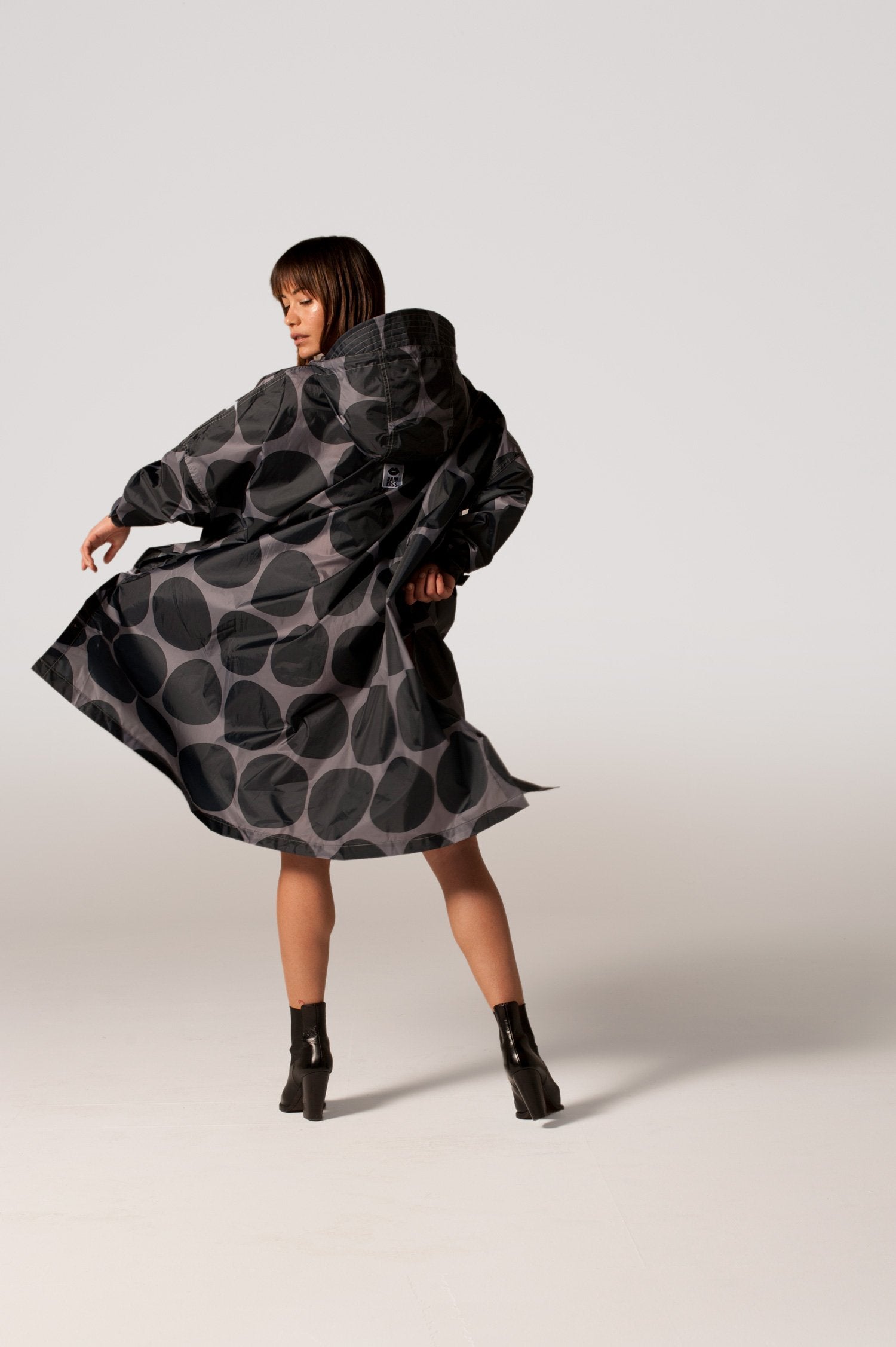 RAINKISS - Regenponcho - Black Polka