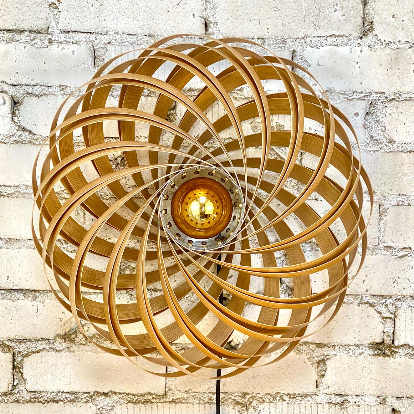 Wandleuchte 'Veneria' aus Eichenholz