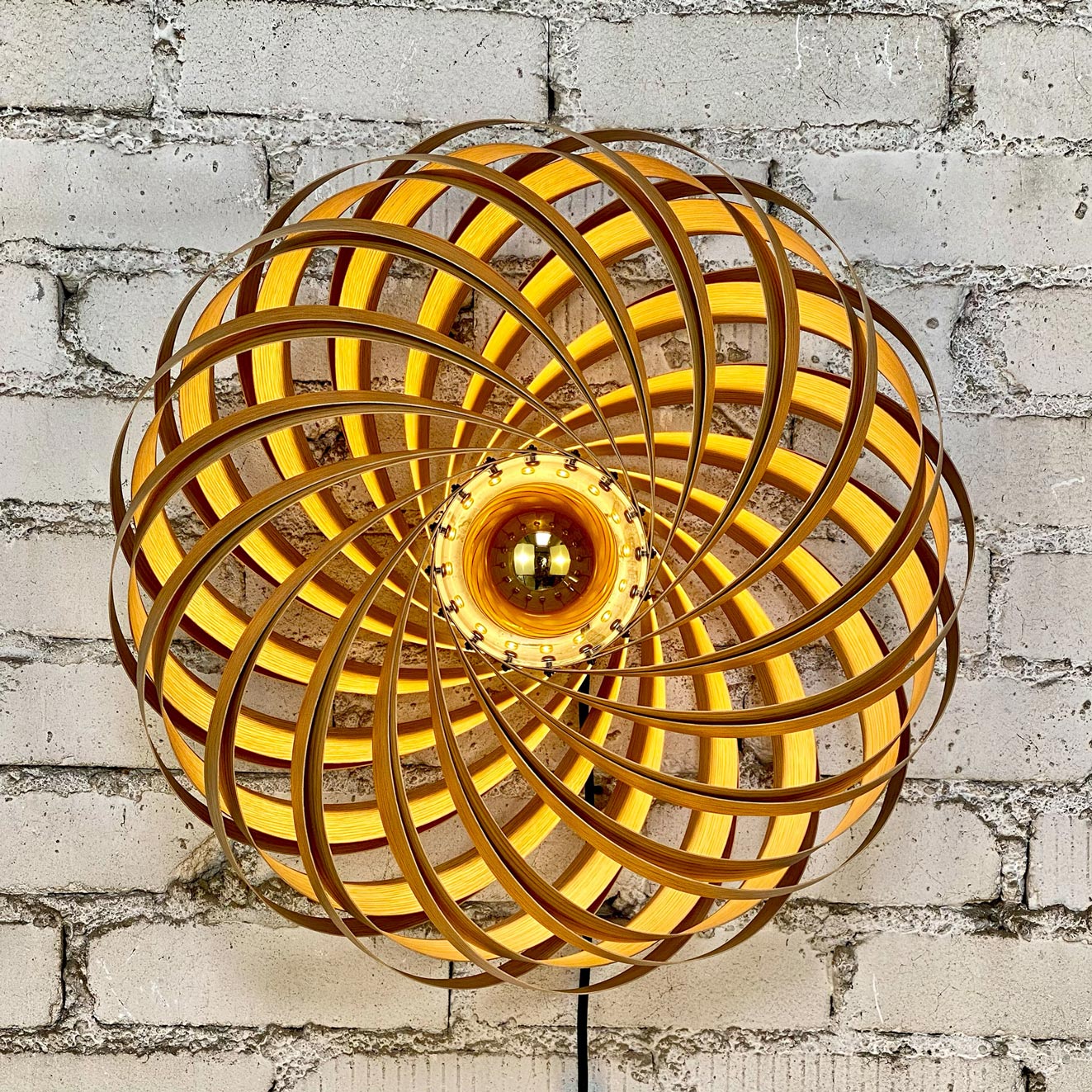 Wandleuchte 'Veneria' aus Eichenholz