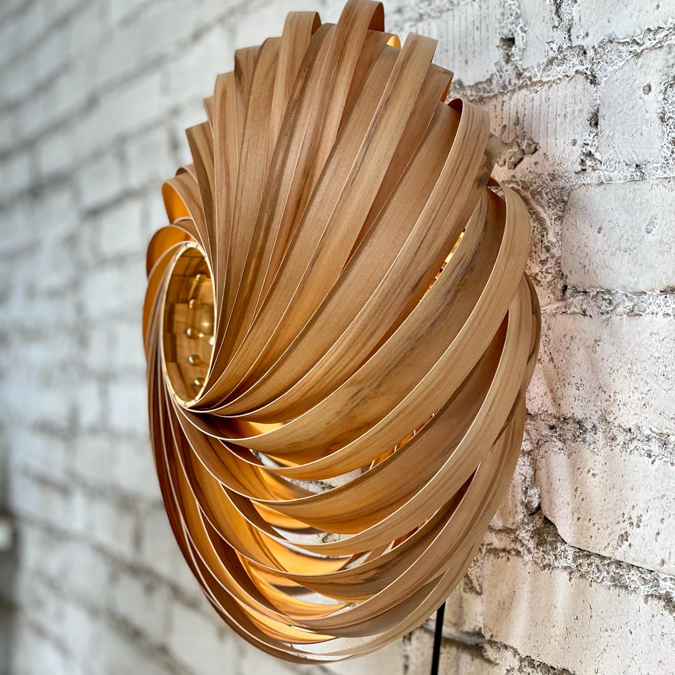 Wandleuchte 'Veneria' aus Satin-Nuss
