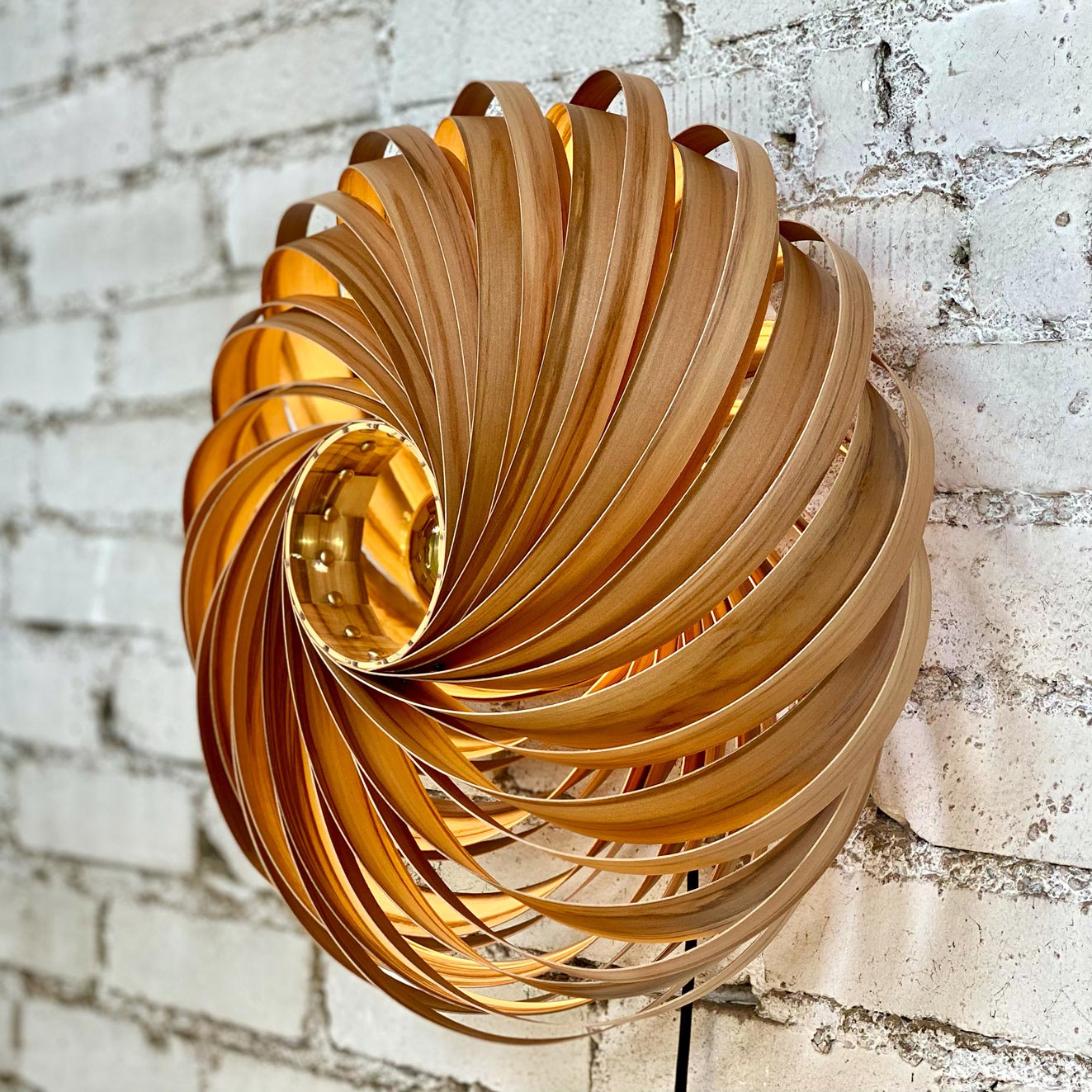 Wandleuchte 'Veneria' aus Satin-Nuss